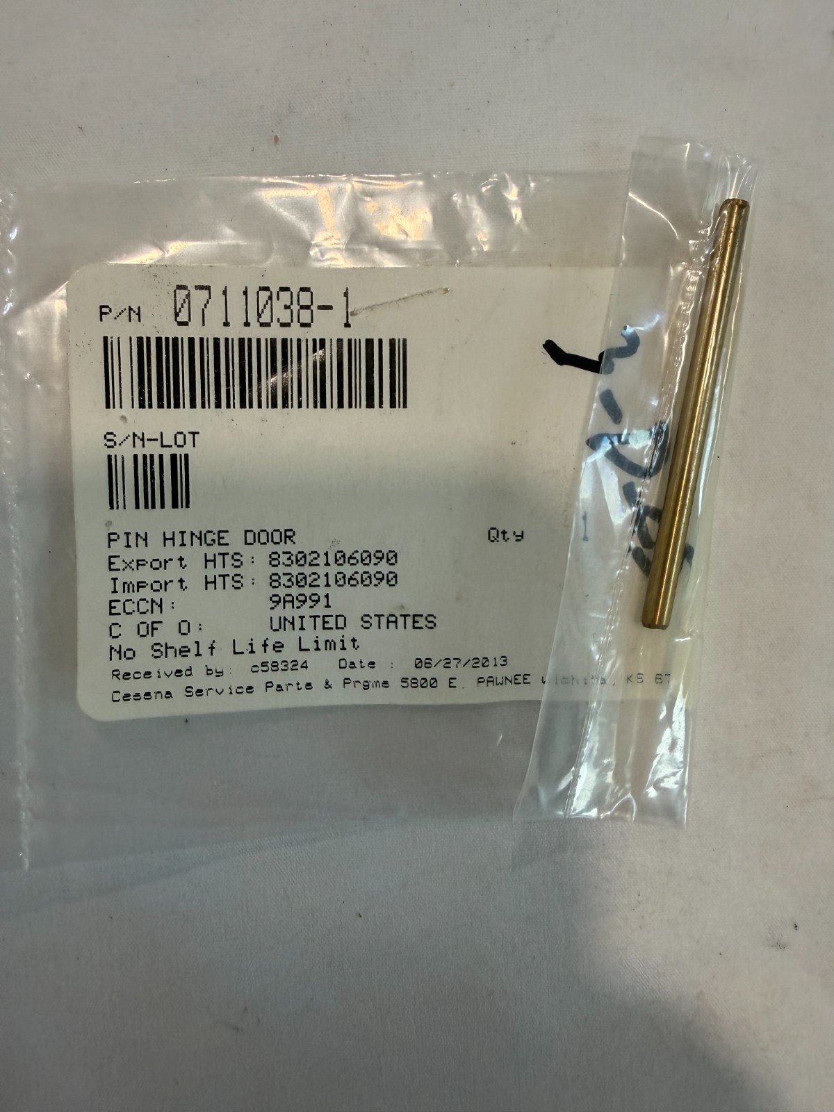 New hinge pin in manufacturers packaging with no certs P/N 0711038-1