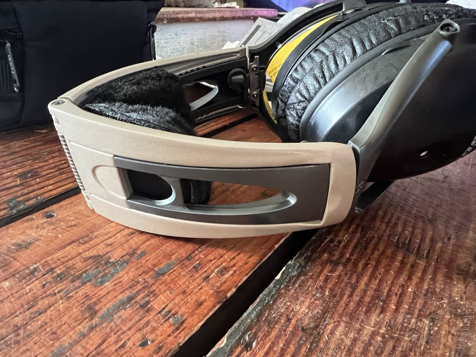BOSE Aviation Headset X Model AHX-05 – needs new ear foam
