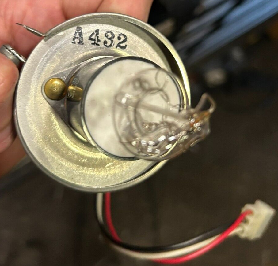 A432 Flash-Tube Beacon Light Head Assembly with Unused R4321A Flash Tube