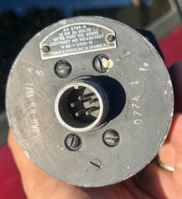 USN Aircraft Instrument – AN 5795-6 Dual Cylinder Head Instrument 12 or 24 VDC