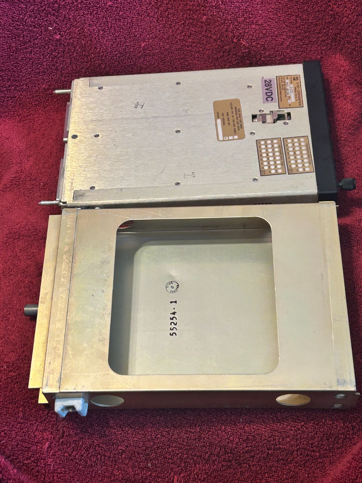 S-TEC SYSTEM 55X AUTOPILOT COMPUTER 28V P/N 01192-0-2TF WITH TRAY AND CONNECTORS