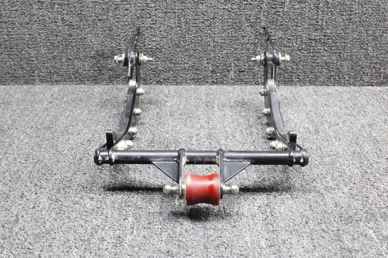 D60-5283-61-00 Diamond DA42-NG Nose Gear Door Swing Assy (Damaged Blocks)