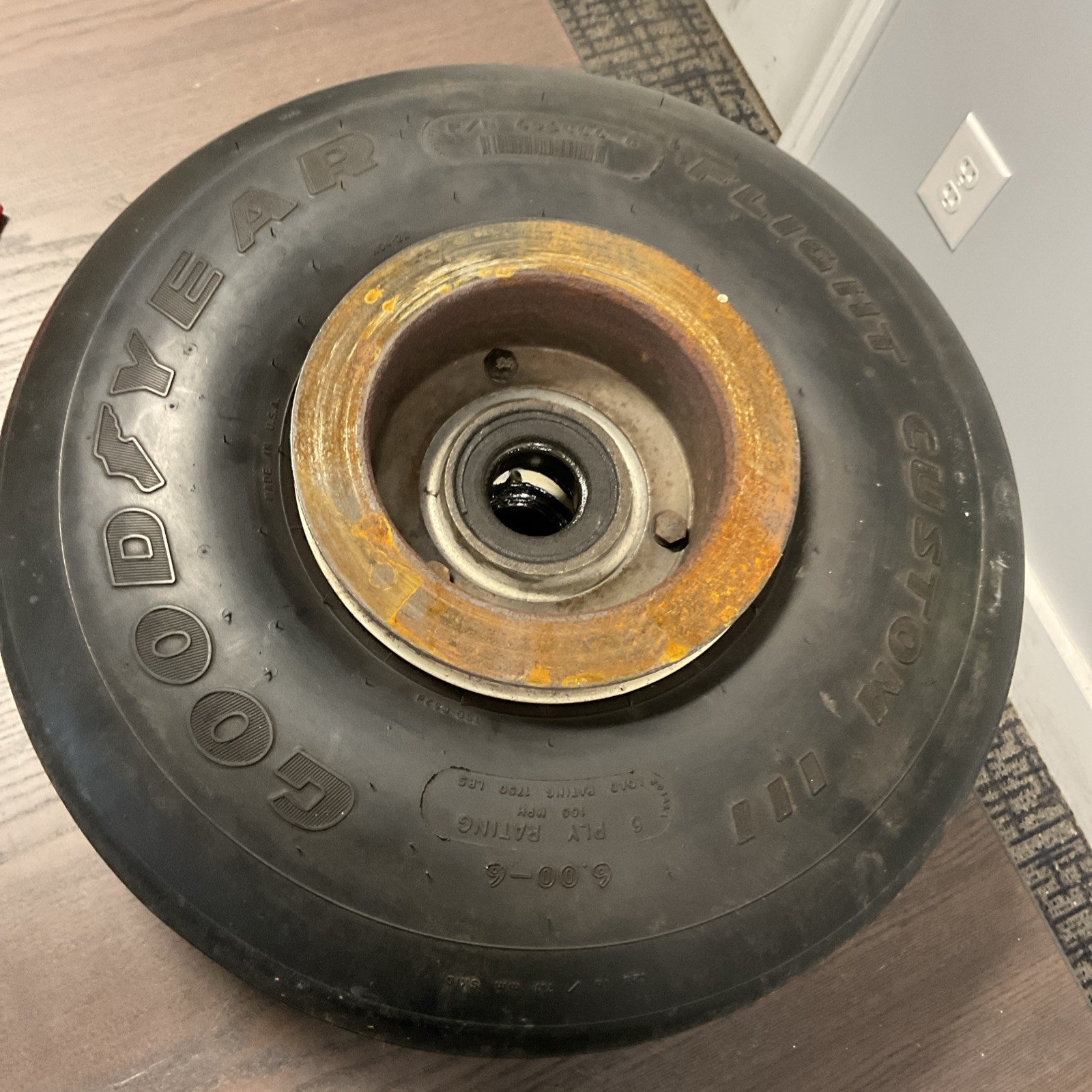 Beechcraft Sundowner Main Wheel & Tire 6.00 X 6 Cleveland 40-59