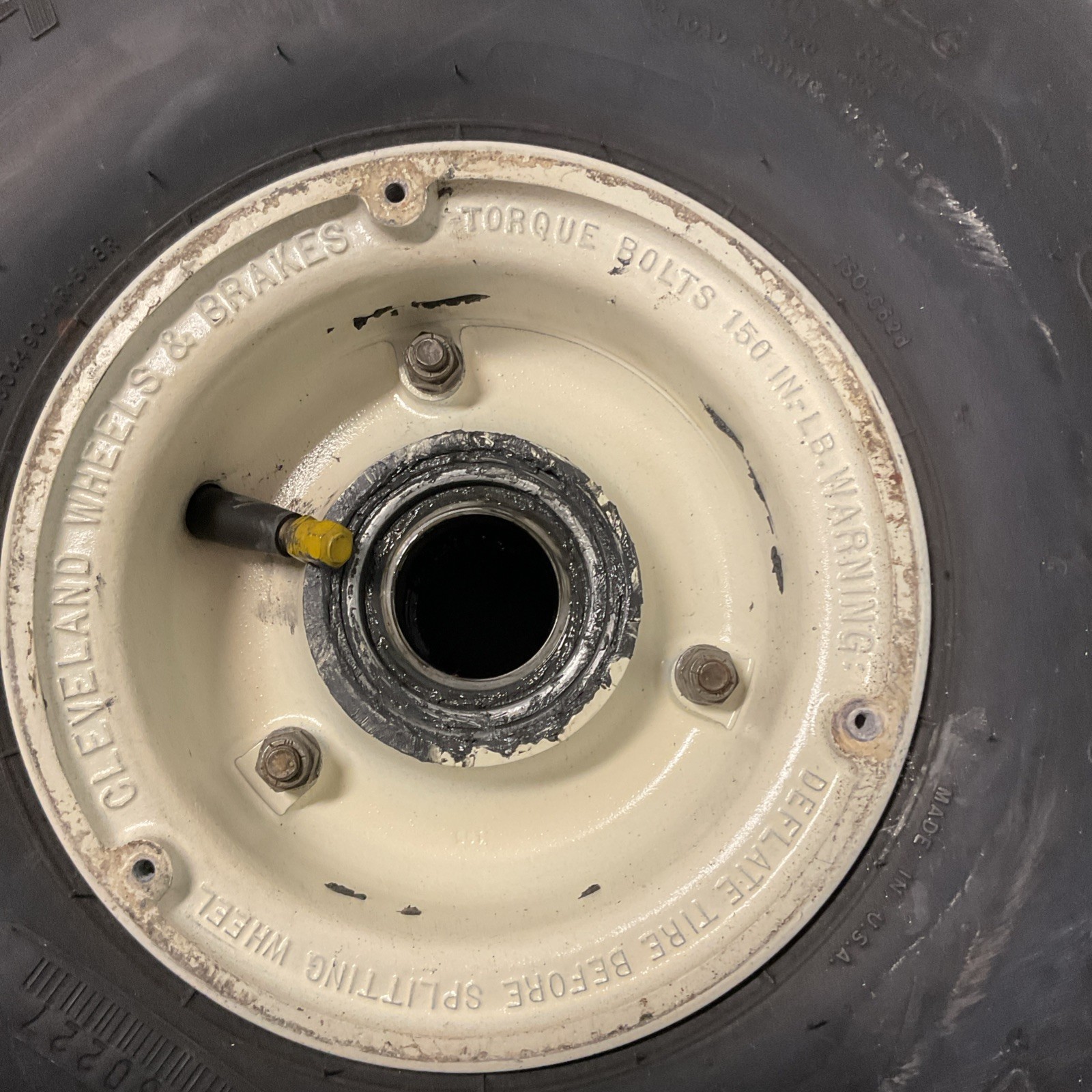Beechcraft Sundowner Main Wheel & Tire 6.00 X 6 Cleveland 40-59