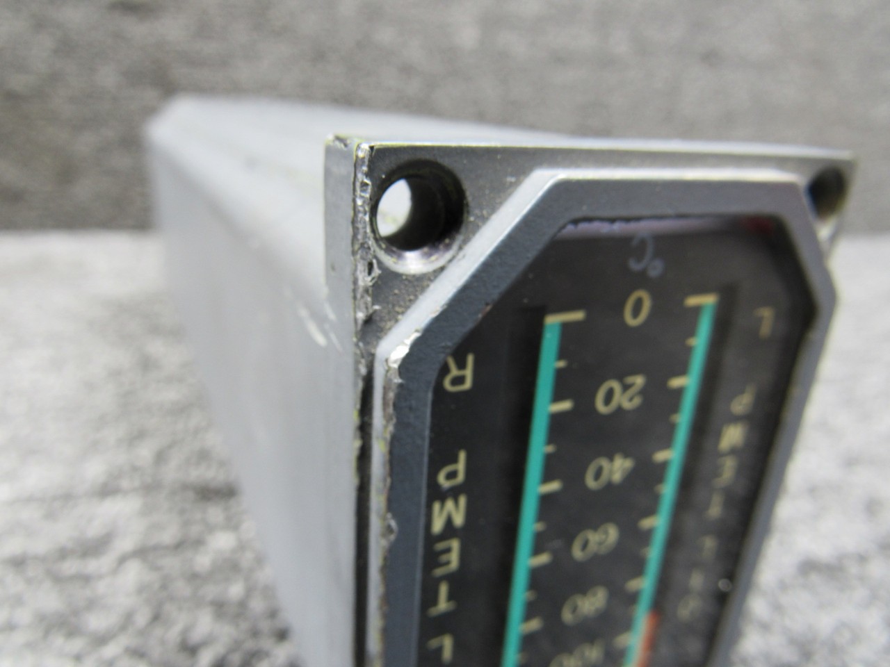 VSDL-0C219A (Alt: 9912147-1) U.S. Gauge Oil Temperature Indicator (Core)