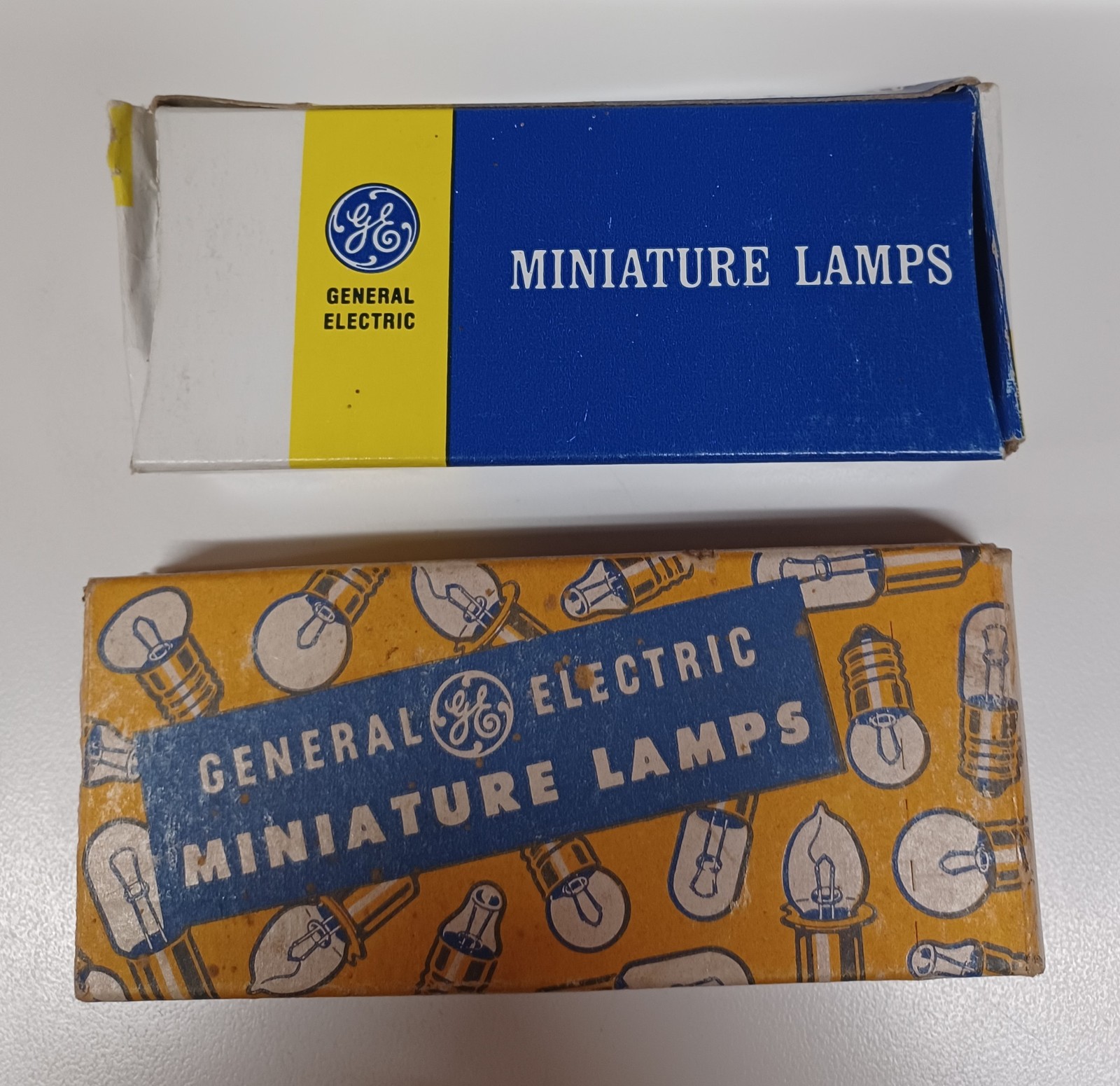 Lot of 15 General Electric Aircraft Bulbs, p/n GE1816