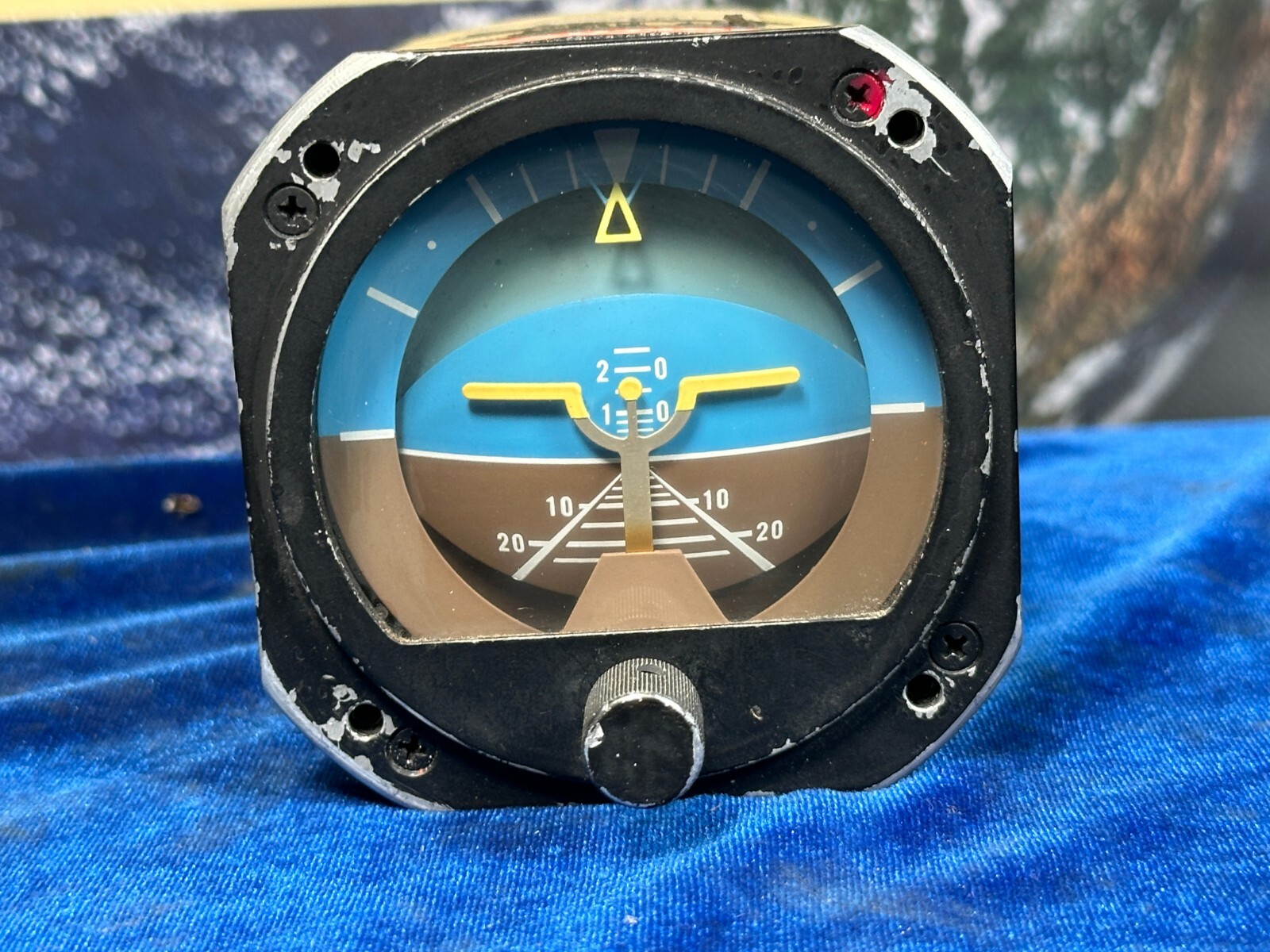RC ALLEN ARTIFICIAL HORIZON MODEL# RCA22-7 *CORE* P/N: 102-0041-04 SN- 91L1828