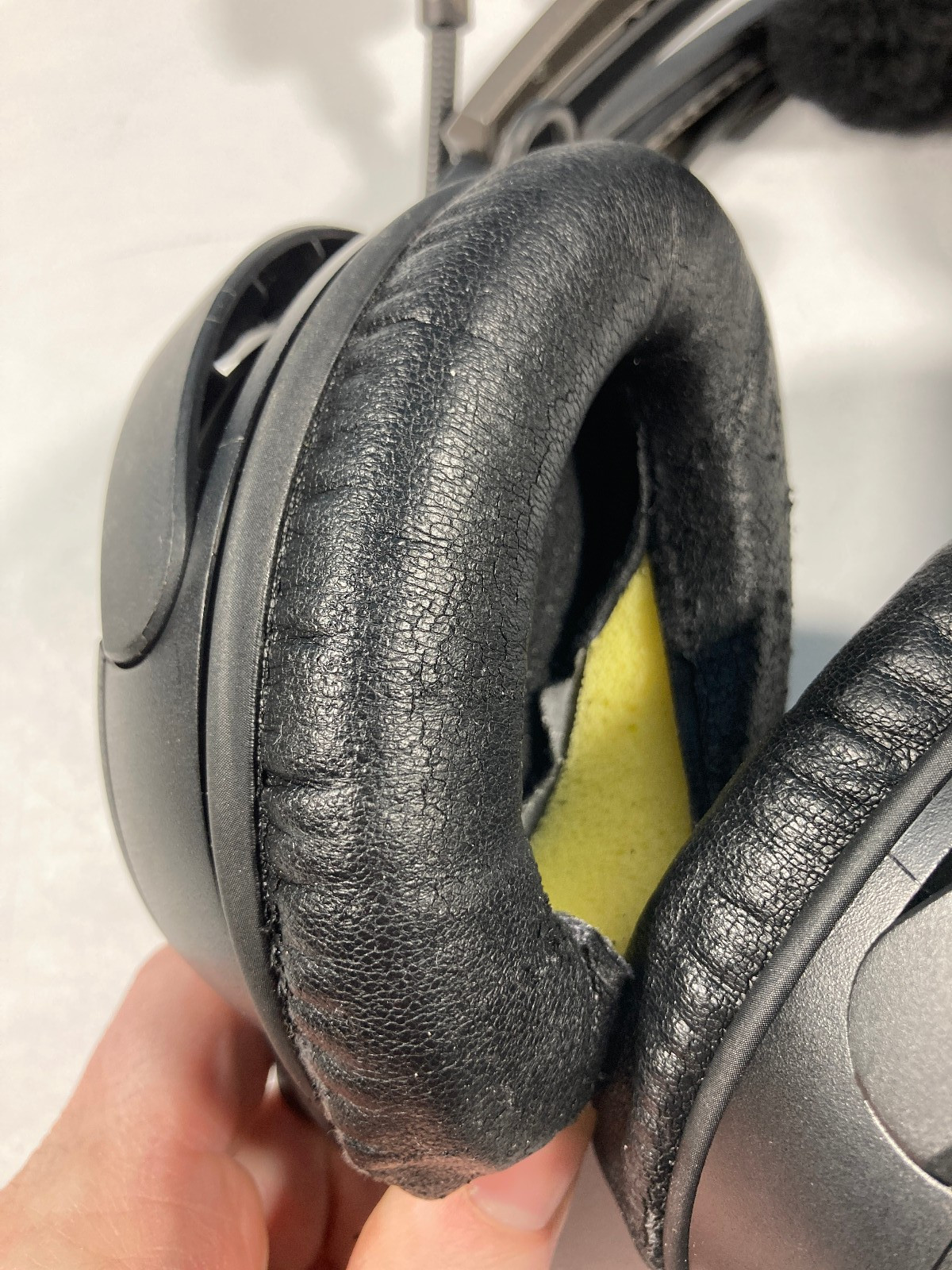 Bose A20 Aviation Headset Dual GA Plug with Bluetooth + Soft Case Used Condition