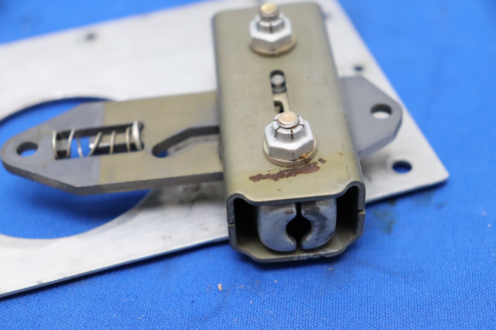 Mooney Upper Cabin Door Latch H910-1 (Alt: H910-15, 340124-017) M20J M20K