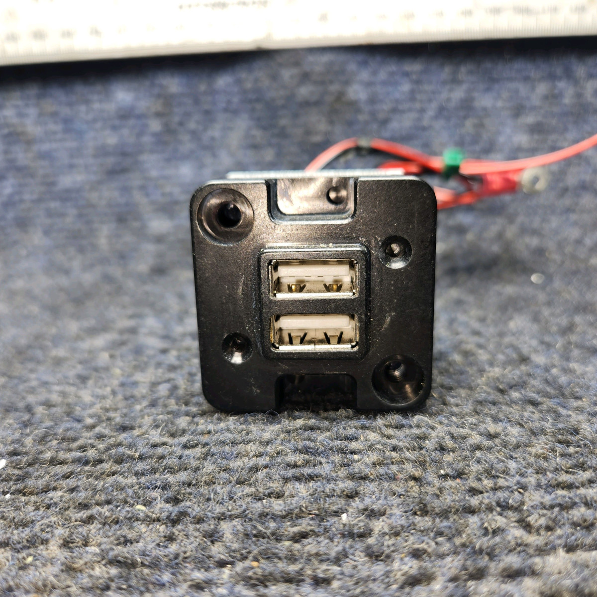 6430102-3 | Mid-Continent TA102 | Dual USB Charging Port w Mod (10-32V, 2.1A)