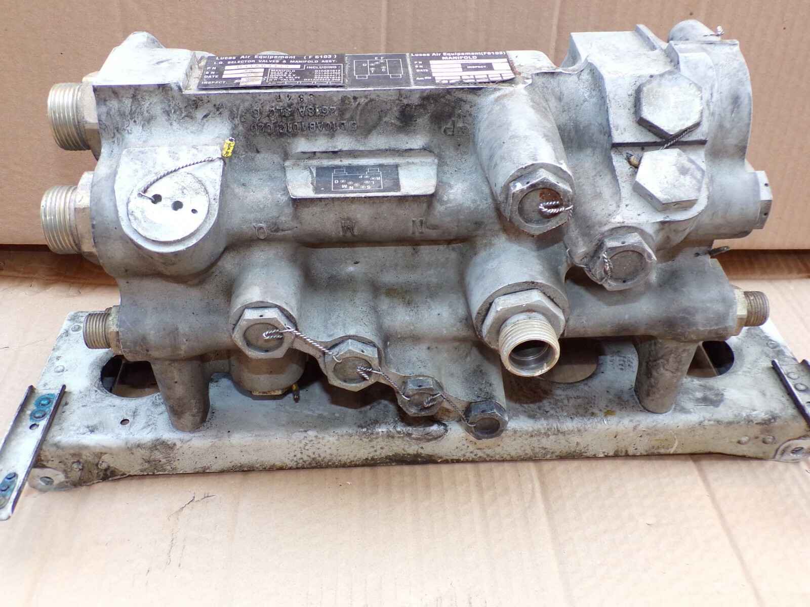 Airbus Aircraft L.G Selector Valve and Manifold D31AB4413