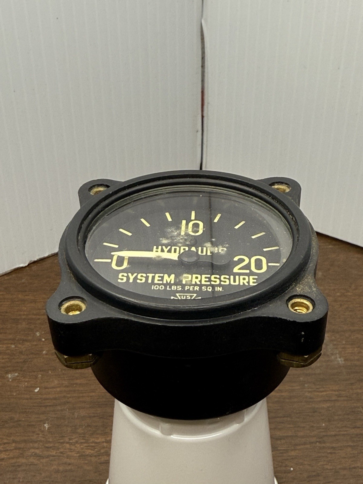 AVIONICS HYDRAULIC PRESSURE GUAGE, US Guage Co. (B1) US Army