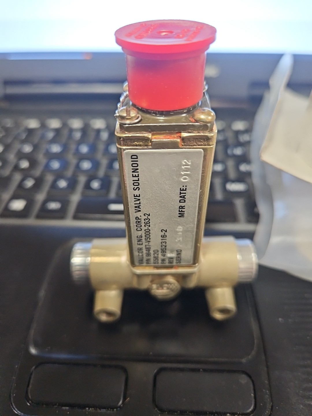 Embraer APU Fuel Solenoid – Sundstrand 4952316-2 New W/Embraer Cert EMB135BJ
