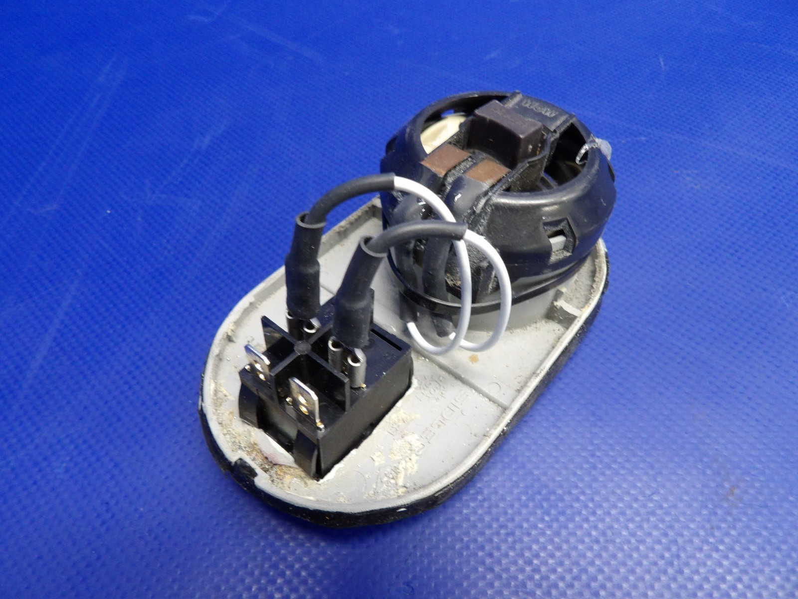 Diamond DA-40 Interior Light P/N 7700-820-54 LOT OF 2 (0626-1425)