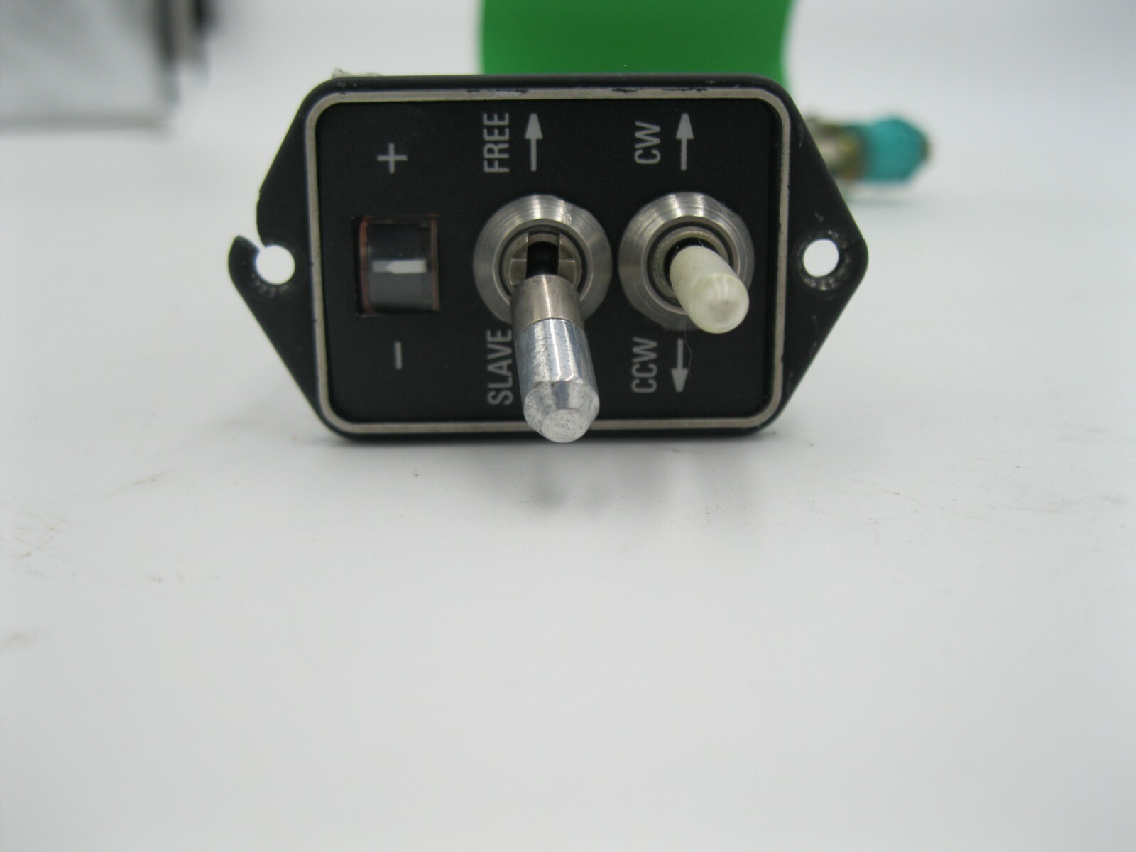 Bendix King KA-51B Slaving Accessory 071-1242-01 (holes broken)
