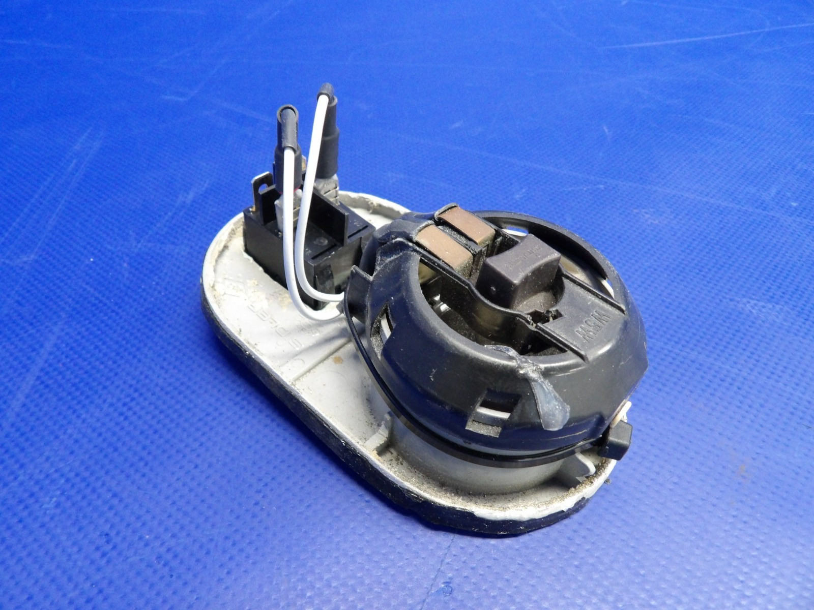 Diamond DA-40 Interior Light P/N 7700-820-54 LOT OF 2 (0626-1425)