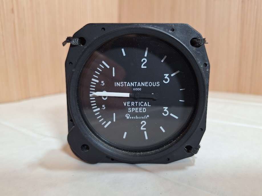 United Instruments Vertical Speed Indicator / PN 7130