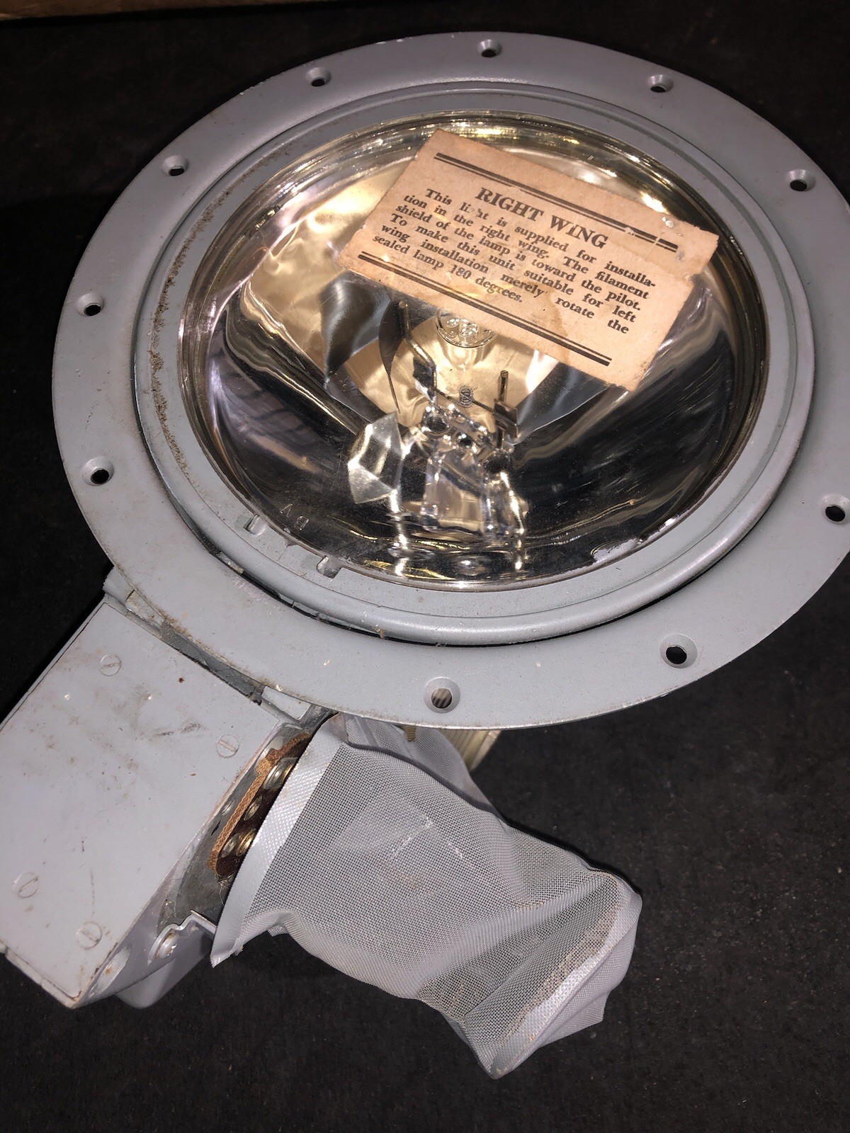 GRIMES – PART NUMBER – D3040 RETRACTABLE LANDING LIGHT, NO MOTOR, 24V New