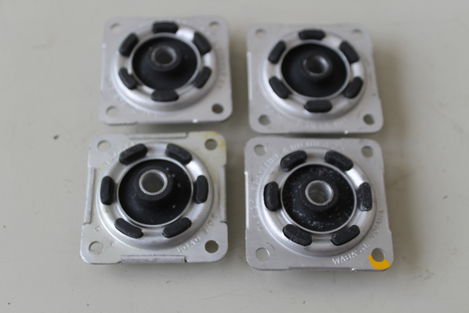 LOT OF 4 EA AN8008-D5 ISOLATION MOUNTS NEW SURPLUS , MADE IN USA
