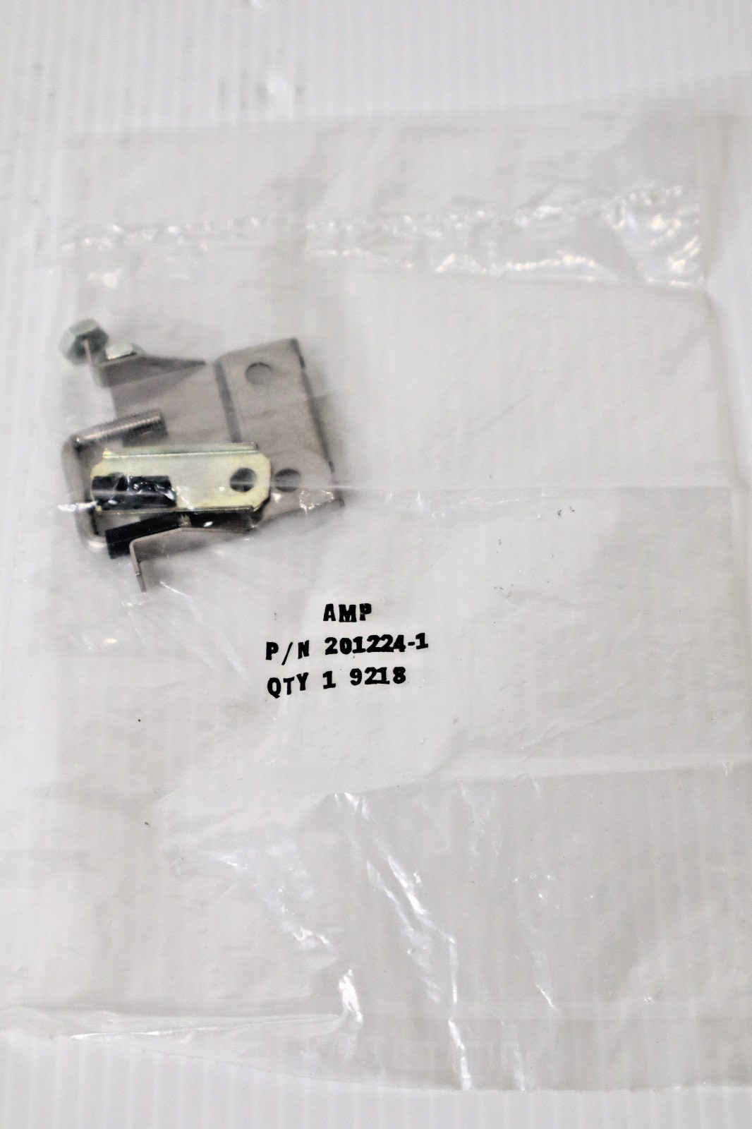 AMP 201224-1 Strain Relief Connector Kit (15 Available)