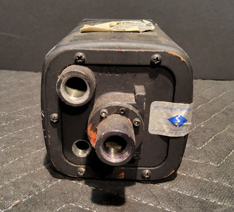 R.C. Allen RCA22-7, Vacuum gyro artifical horizon instrument, p/n; 102-0041-04