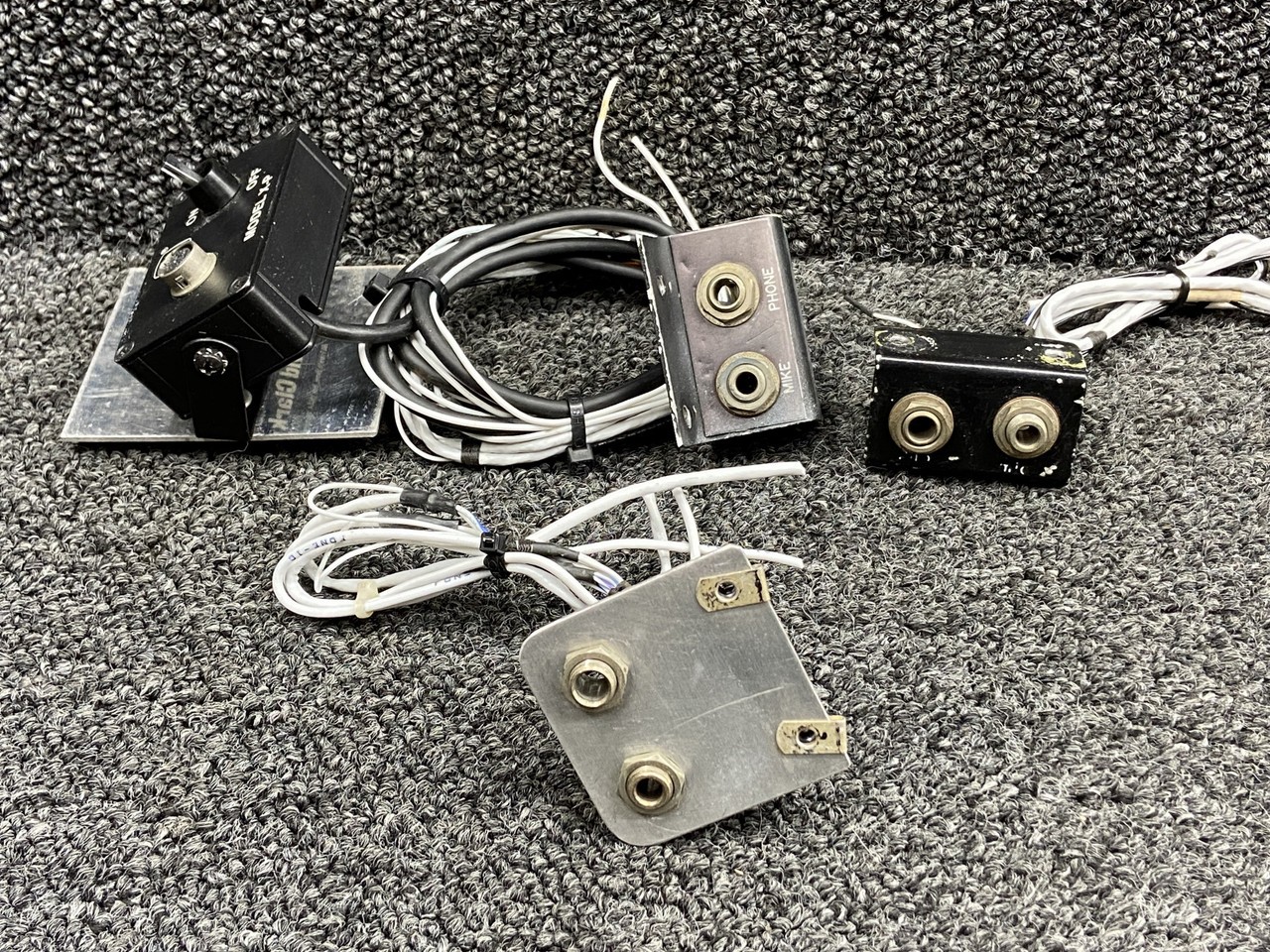 Mooney M20K Audio Jack Set with Mounting Panels