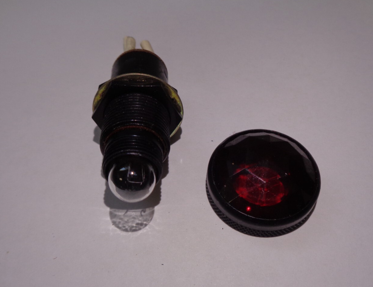 DAILCO AIRCRAFT RED JEWEL LENS JUMP CARGO DOOR INDICATOR UNKNOWN P/N NEW