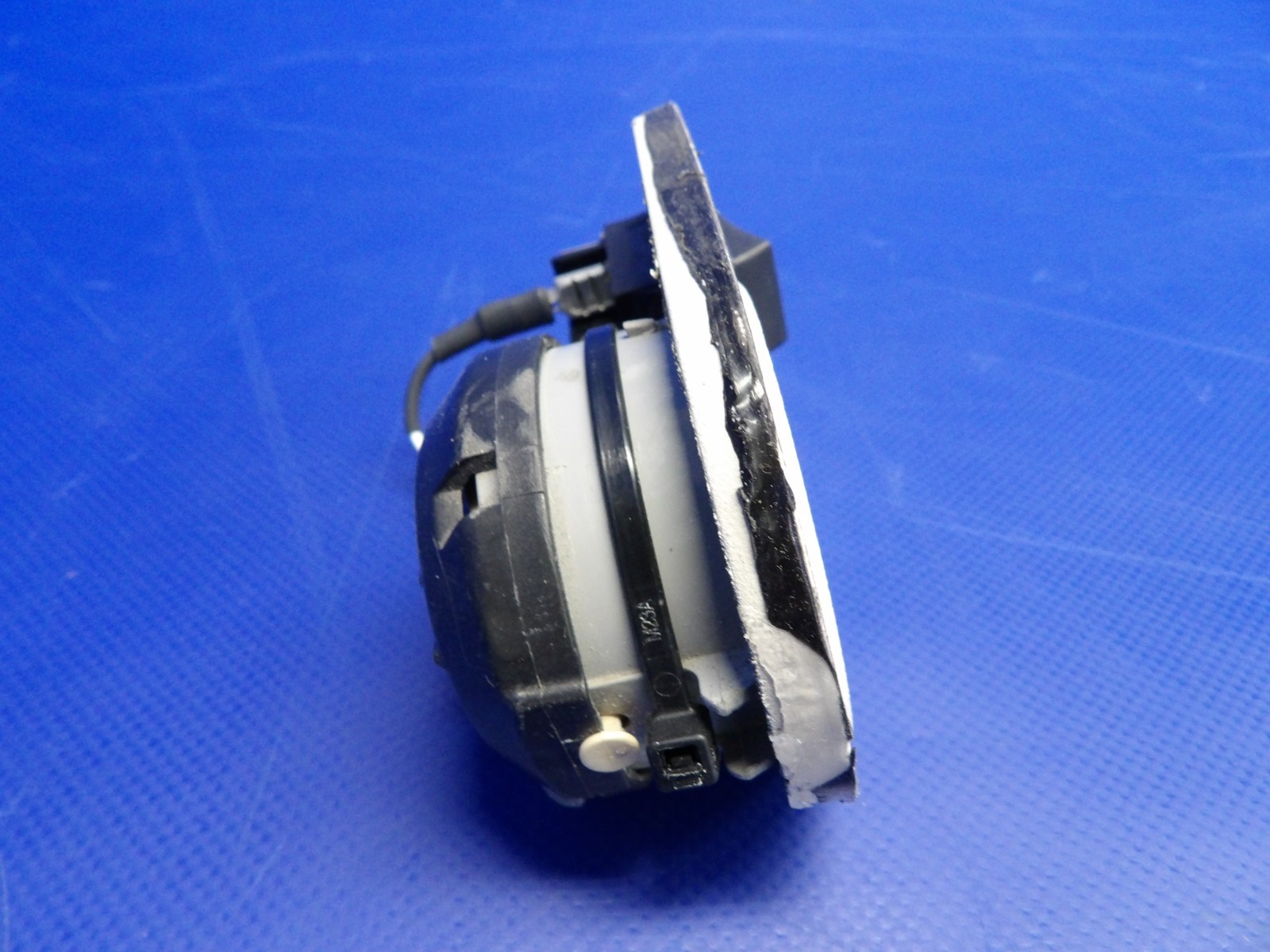 Diamond DA-40 Interior Light P/N 7700-820-54 LOT OF 2 (0626-1425)