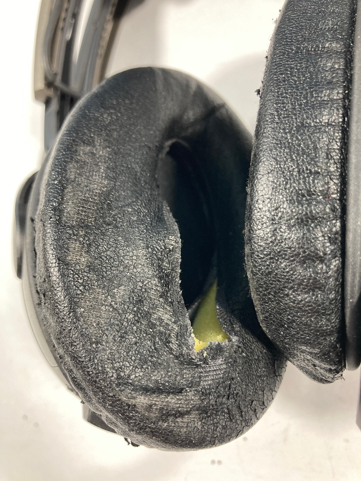 Bose A20 Aviation Headset Dual GA Plug with Bluetooth + Soft Case Used Condition