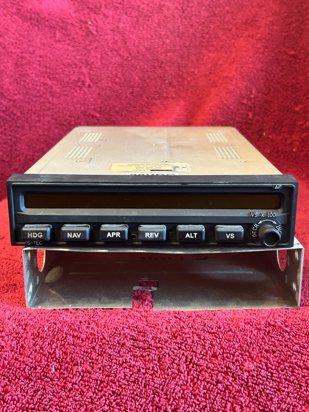 S-TEC SYSTEM 55X AUTOPILOT COMPUTER 28V P/N 01192-1-48T WITH TRAY & CONNECTORS