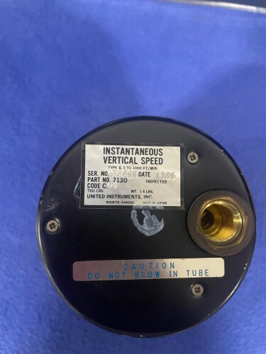 UNITED INSTRUMENTS VERTICAL SPEED INDICATOR P/N 7130 C.44