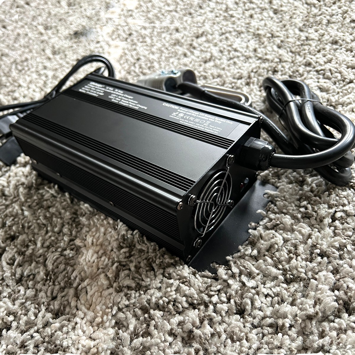 Portable Aircraft Ground Power Unit (GPU), 12 Volt 30 Amp with Round 1-Pin Piper