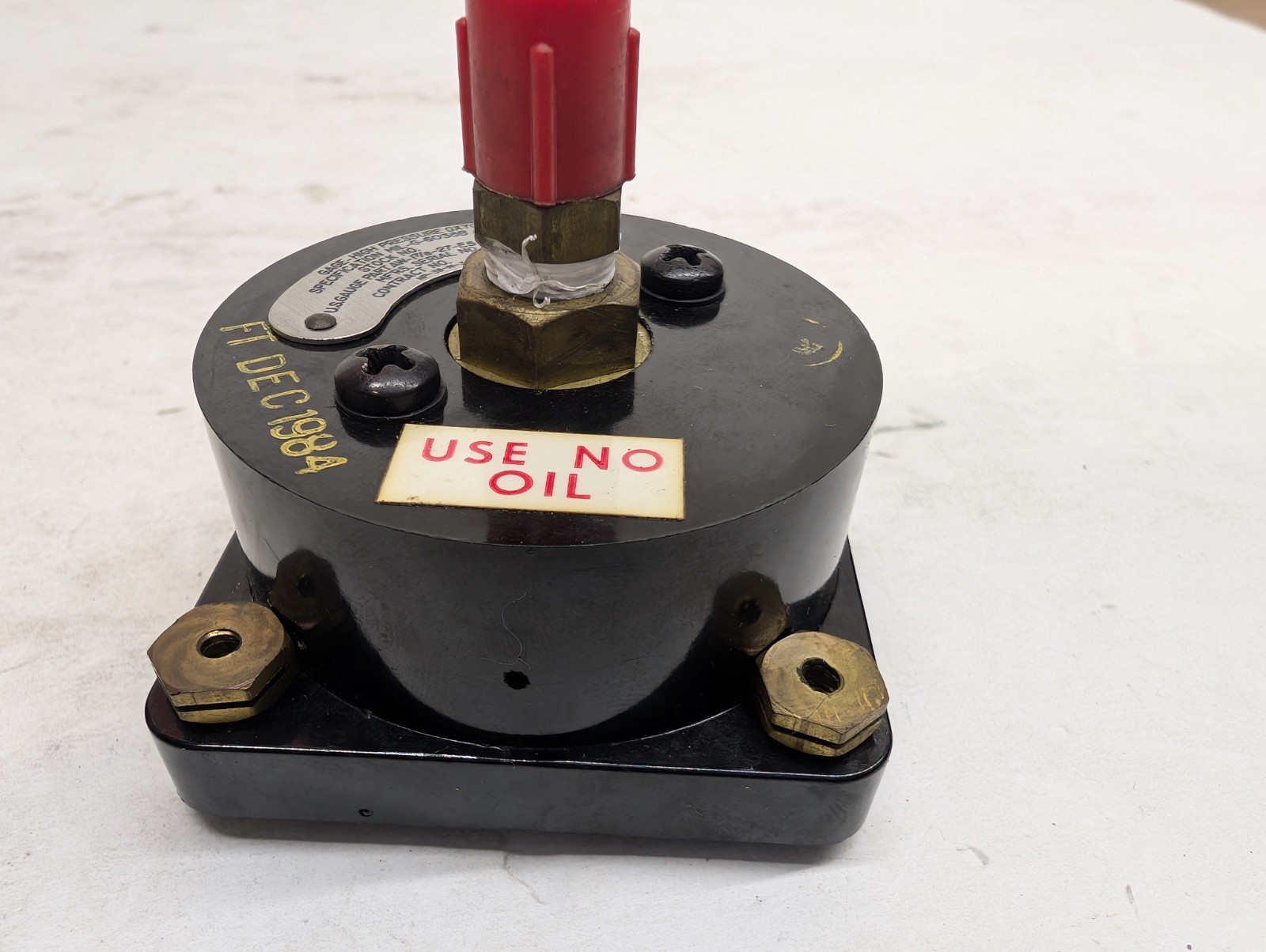 U.S. Gauge AW-17/8-27-E5 MIL-G-6035B Oxygen Cylinder Pressure Gauge AN6011-1B