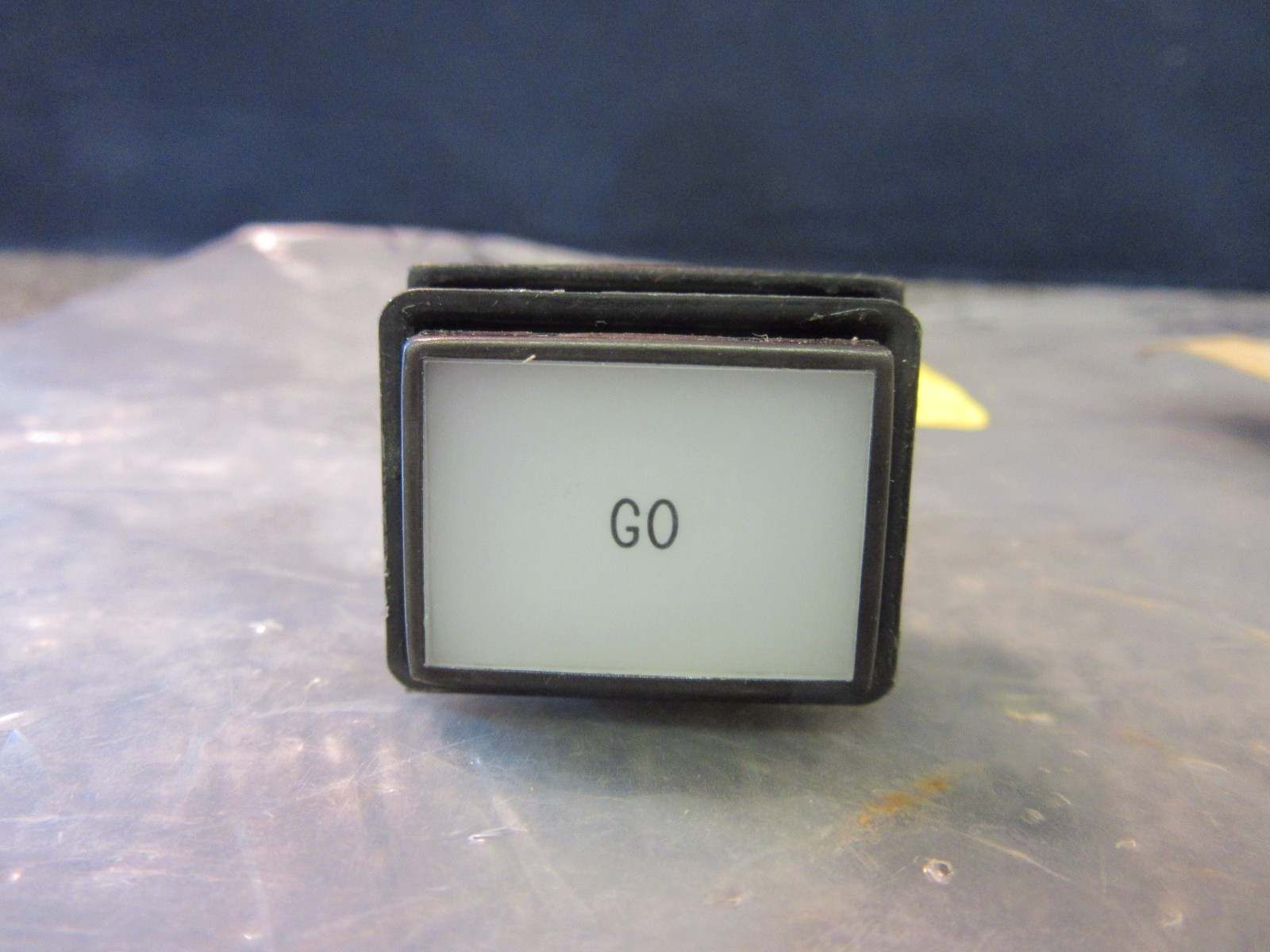 Jay-el Ducommun GO Push Switch Indicator Panel 10620NA4 Aircarft 6210012186046